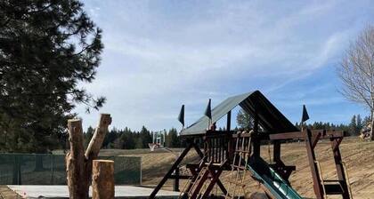 Comfortable Duplex Unit - Beautiful Lake Views!