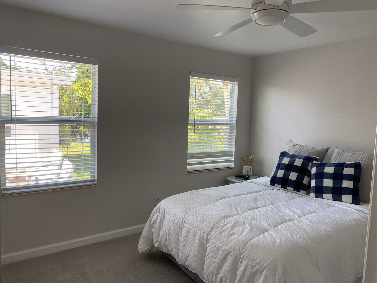 Photo 10 of Beach Bungalow - walking distance to Beach and Fifth Ave.