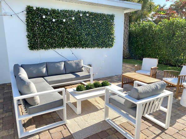 Terrace/patio - Beach Bungalow - walking distance to Beach and Fifth Ave. (Naples)