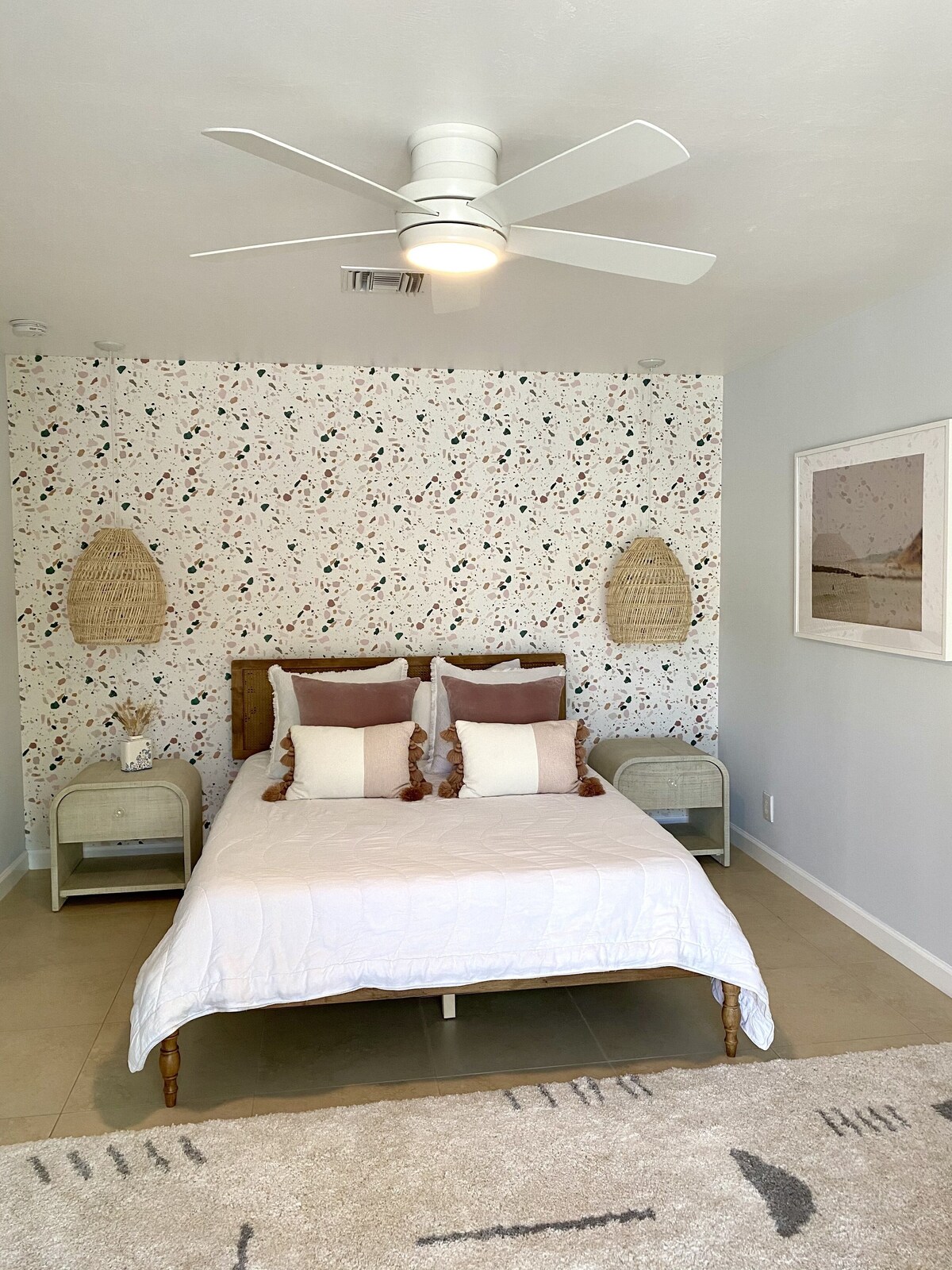 Photo 5 of Beach Bungalow - walking distance to Beach and Fifth Ave.