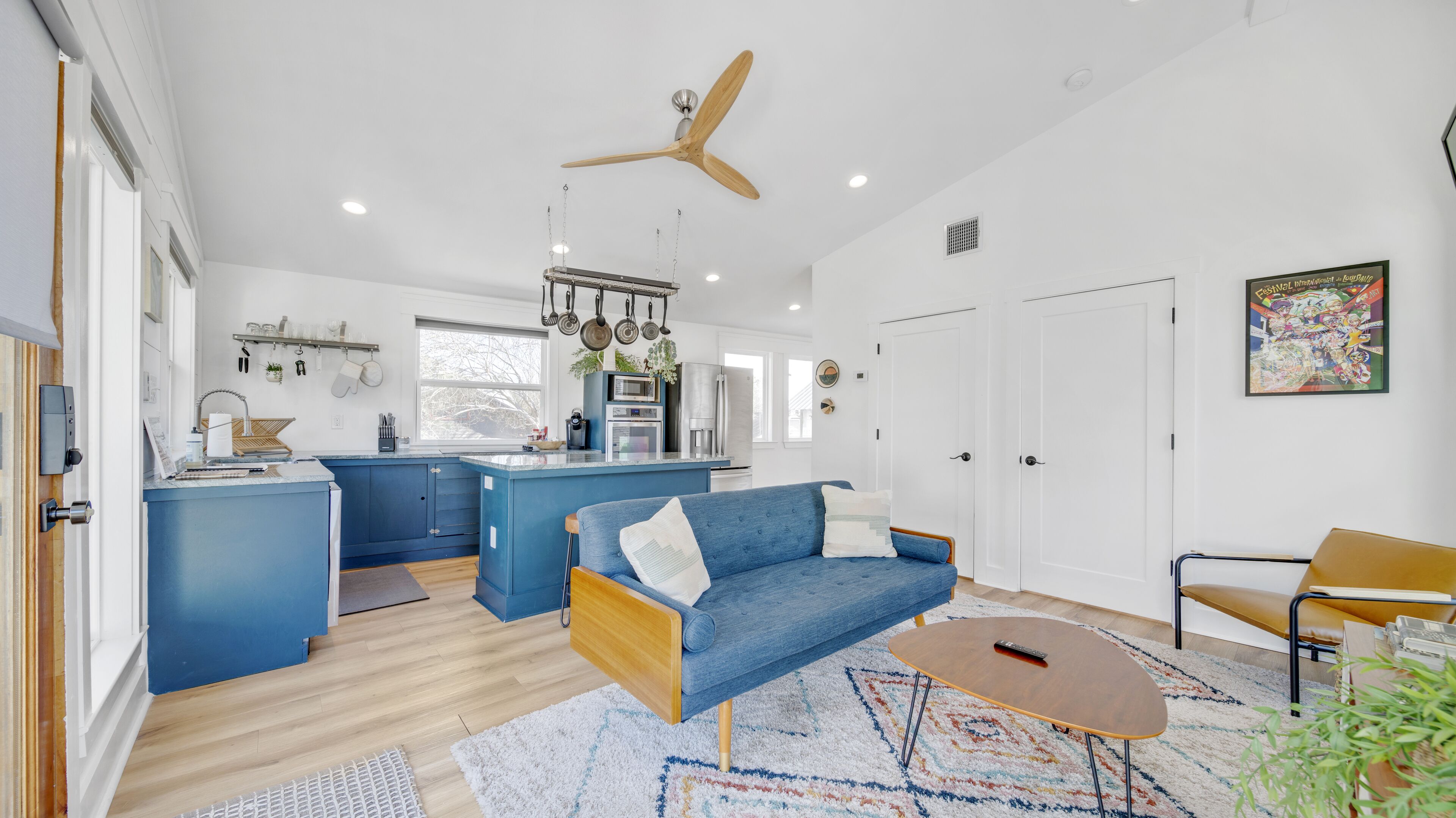 Freetown Flat - Beautiful, Unique, Central!