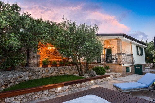 Villa Lipa with Hot Whirlpool