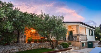 Villa Lipa with Hot Whirlpool