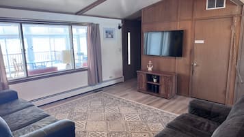 智能电视、书、立体声音响