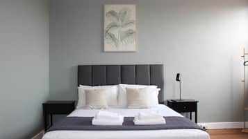 Queen Twin Room (Shared Bathroom)