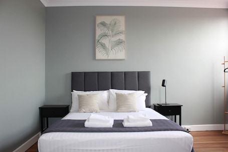 Queen Twin Room (Shared Bathroom). Colliery Inn, Wallsend