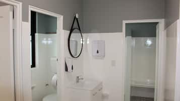 Bathtub, towels