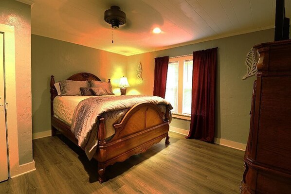 2 bedrooms, iron/ironing board, free WiFi, bed sheets