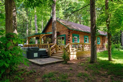 Cabin By The Creek! Inground Pool! Spa!