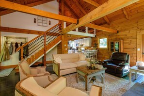 Smart TV, chimenea, videojuegos y monitor de computadora