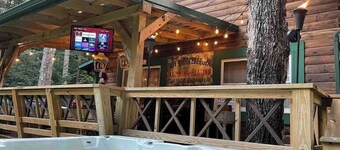 Cabin By The Creek! Inground Pool! Spa!