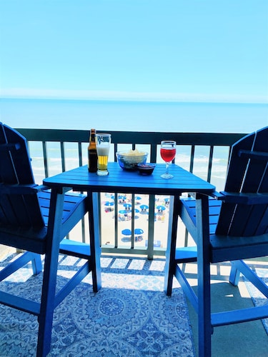 OCEAN FRONT - REMODELED - CONTEMPORARY COASTAL CONDO