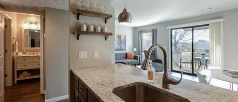 Condo (Bentley's Bungalow - Resort Amenities) | Cocina privada