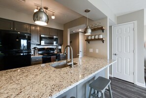 Condo (Bentley's Bungalow - Resort Amenities) | Cocina privada