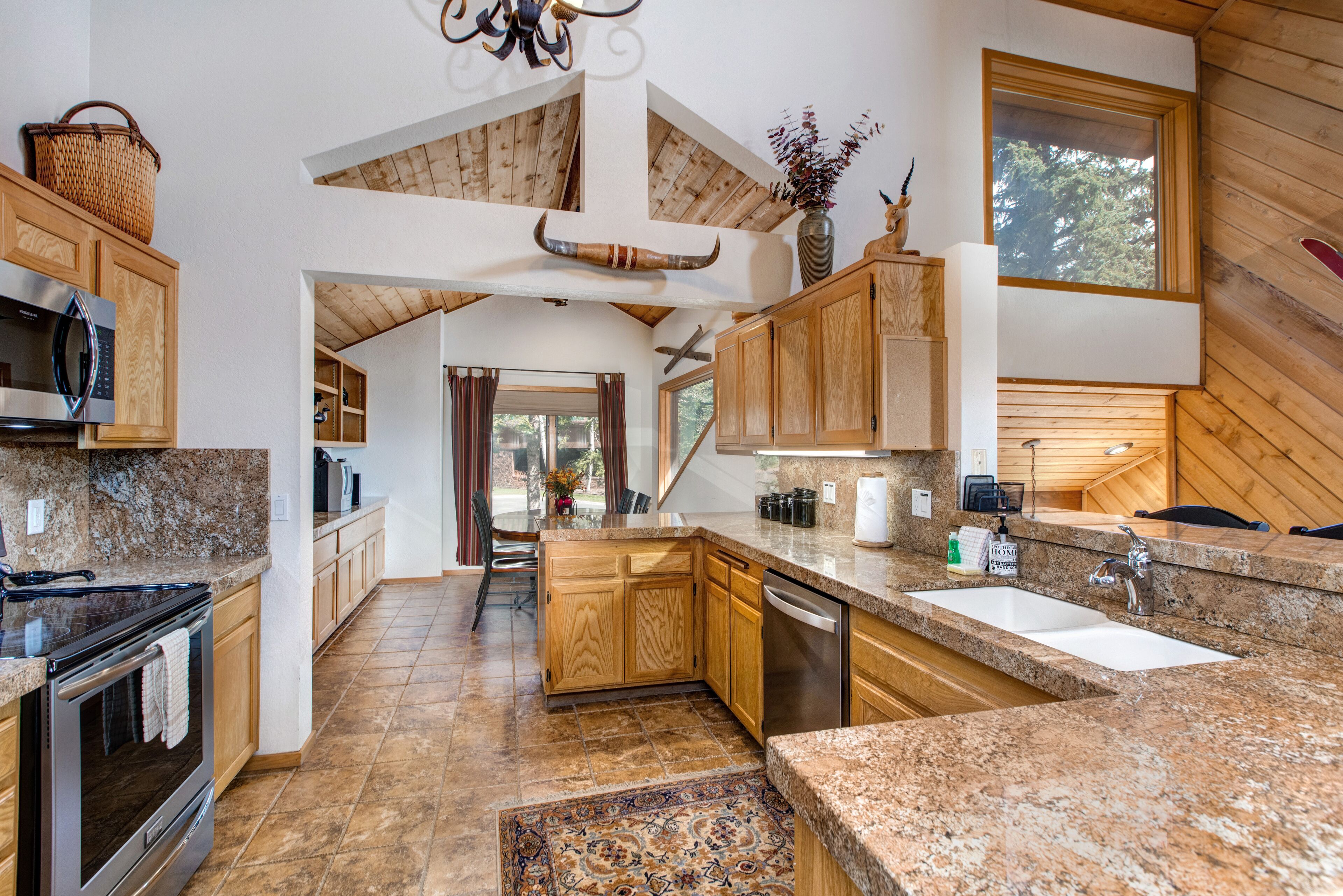 Luxury Home, Hot Tub, Outdoor Recreation &  Prime Location! Deer Valley Ridgepoint 105