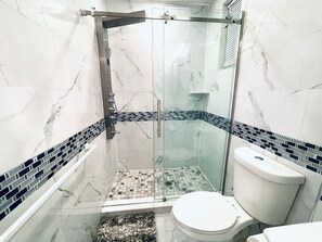 Gratis toiletartikler, hårtørrer