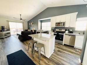 Condo (Pristine Dream @ Eagles Nest - Large ) | Cocina privada | Refrigerador, microondas, parrilla de estufa y lavavajillas 