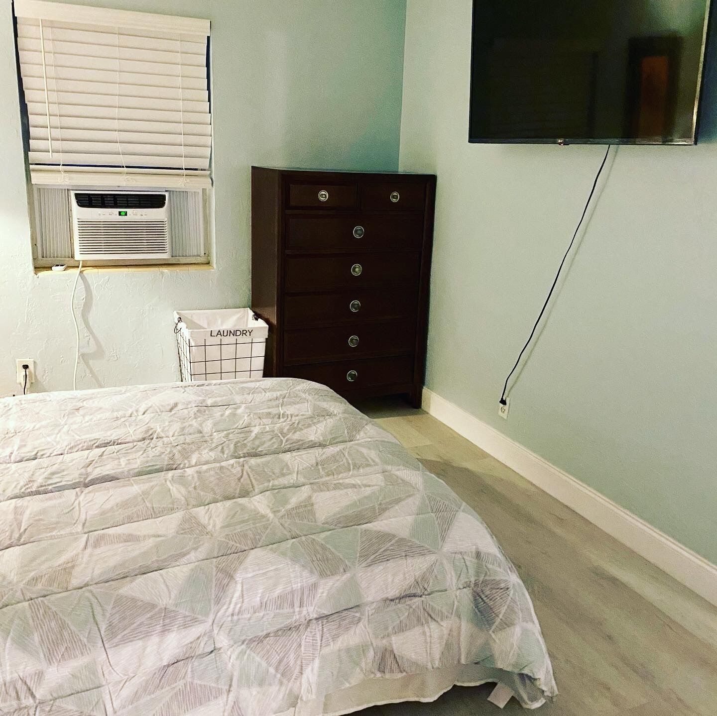 Studio apt. /W Beach walking distance.