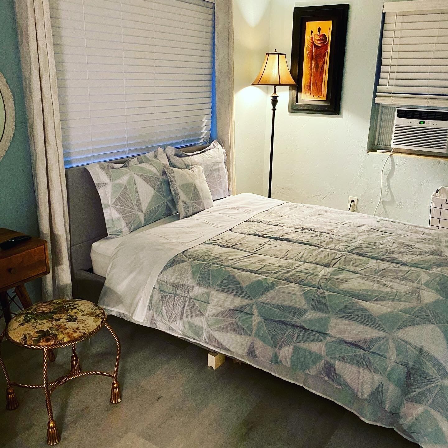 Studio apt. /W Beach walking distance.