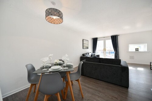 Mews House - Centrally Located Spacious Maisonette Apartment Walking Distance From Ayr Beach