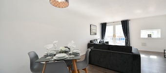 Mews House - Centrally Located Spacious Maisonette Apartment Walking Distance From Ayr Beach