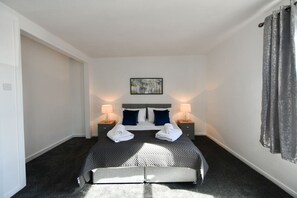 2 soverom, strykejern/-brett, wi-fi (inkludert) og sengetøy