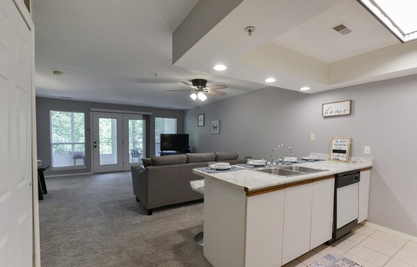 Condo (Stay-A-While - Private Screened Porch) | Private kitchen