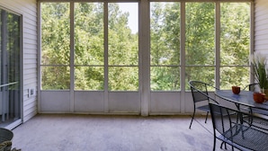 Condo (Stay-A-While - Private Screened Porch) | 2 chambres, accès au Wi-Fi (inclus)