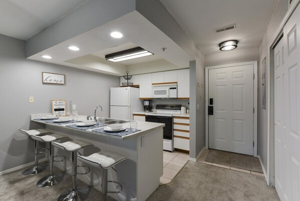 Huoneisto (Stay-A-While - Private Screened Porch) | Yksityinen keittiö