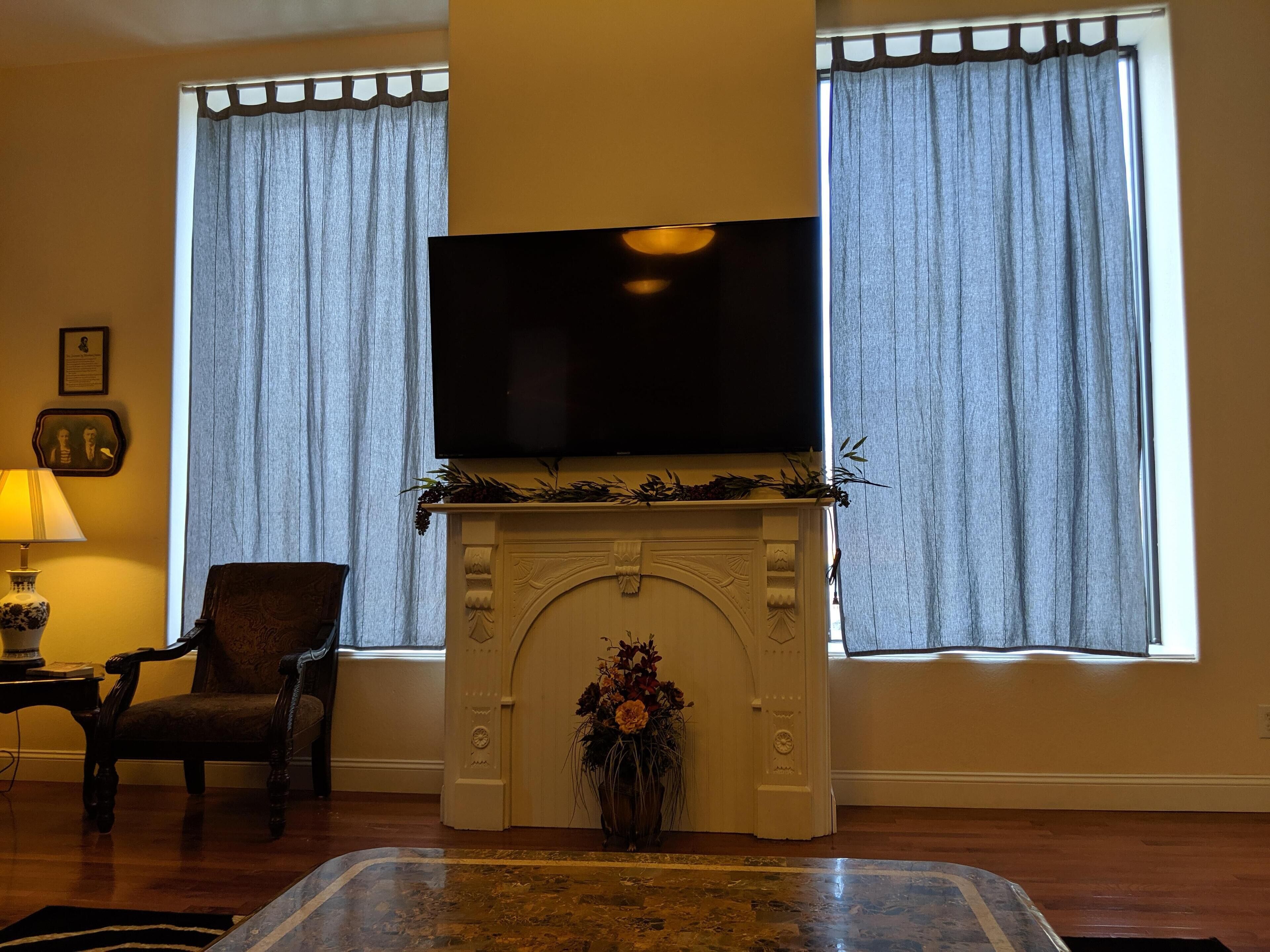 House (BROADWAY LOFT - SLEEPS 14+ - 3min to ) | Exterior