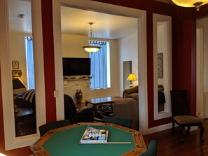 House (BROADWAY LOFT - SLEEPS 14+ - 3min to )