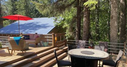 Mt. Adair Room at Bell In The Woods B&B ( Queen/ Main Floor) Max 2ppl