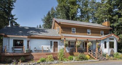 Mt. Adair Room at Bell In The Woods B&B ( Queen/ Main Floor) Max 2ppl