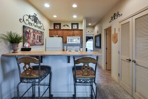 Condo (Little House at Tuscany) | Private kitchen | Fridge, cookware/dishes/utensils