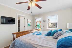 4 bedrooms, desk, travel cot, free WiFi