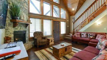 House (Coyote Cabin - EXCELLENT Location - 6) | Living room | TV