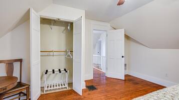 2 bedrooms, cots/infant beds