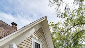 House (OZARK MAGNOLIA" - BUILT CIRCA 1877! -) | Balcony - Ozaaark Magnolia (Ozark)