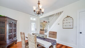 House (OZARK MAGNOLIA" - BUILT CIRCA 1877! -) | Private kitchen | Coffee/tea maker, fridge, microwave, stovetop - Ozaaark Magnolia (Ozark)
