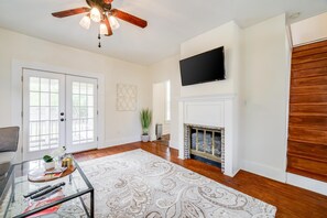 Ferienhaus (OZARK MAGNOLIA" - BUILT CIRCA 1877! -) | 2 Schlafzimmer, Babybetten