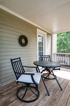 Ferienhaus (OZARK MAGNOLIA" - BUILT CIRCA 1877! -) | Balkon