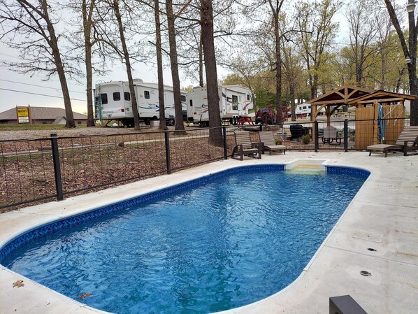 Cottage (Connie's Camp - 2014 Coachman W/bunkh) | Pool
