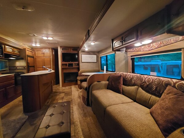 Cottage (Connie's Camp - 2014 Coachman W/bunkh) | Living room
