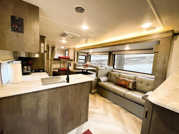 Mobile Home (Kennedy Kamp @ Branson View Campgroun) | Interior