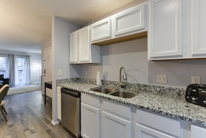 Condo (Glam R Us - Just remodeled - Pool - F) | Private kitchen