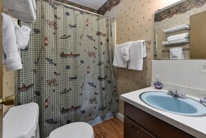 Cabin (Kimberling Cove C7 - Cabin getaway - ) | Bathroom - Kimberling Cove Resort (Kimberling City)