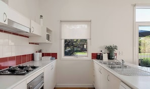 Fridge, microwave, oven, stovetop - Phillip Island Ramada Resort Family Retreat (Cowes)