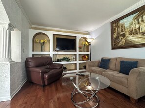 Smart TV, fireplace