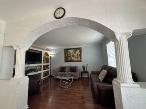 Smart-tv och eldstad