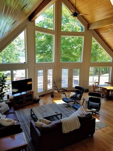 All season retreat waterfront chalet 